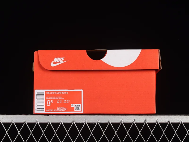 All Categories Nk SB Dunk Series Nk SB Dunk Low Low-top sneakers Cost-effective version Nk Dunk Low "Chenille" plush black hook SB low-top sports and leisure sneakers DQ7683-001